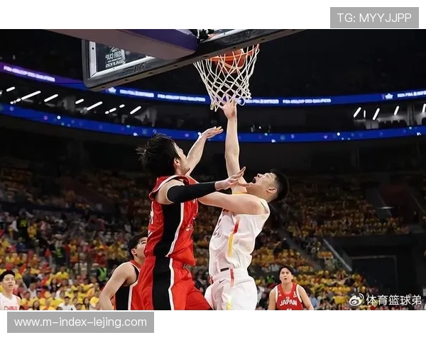 中国男篮失误控制下半场改善,减少攻防转换中无谓丢球 中国男篮失误控制下半场改善,减少攻防转换中无谓丢球